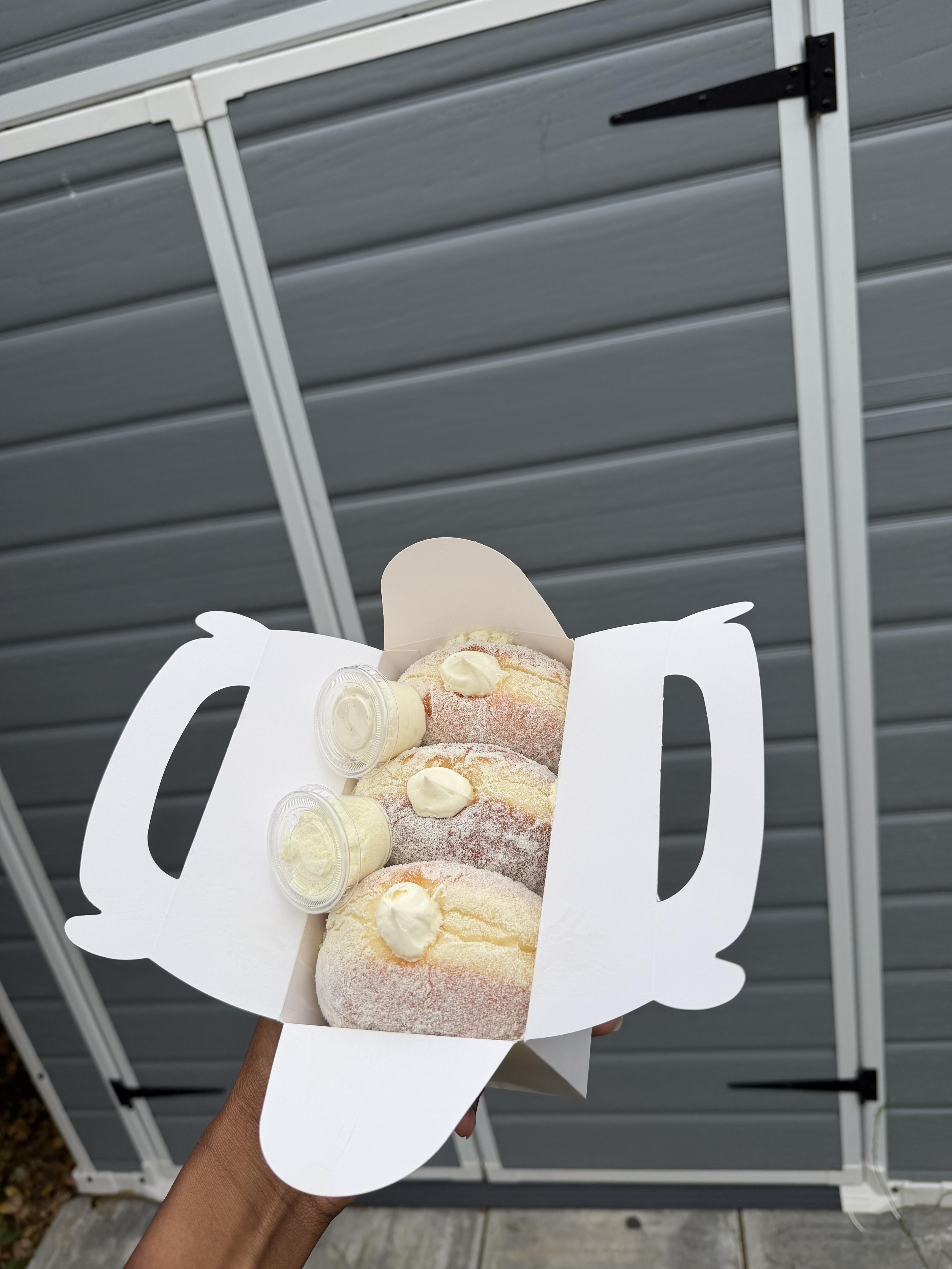 MILKY DOUGHNUTS 