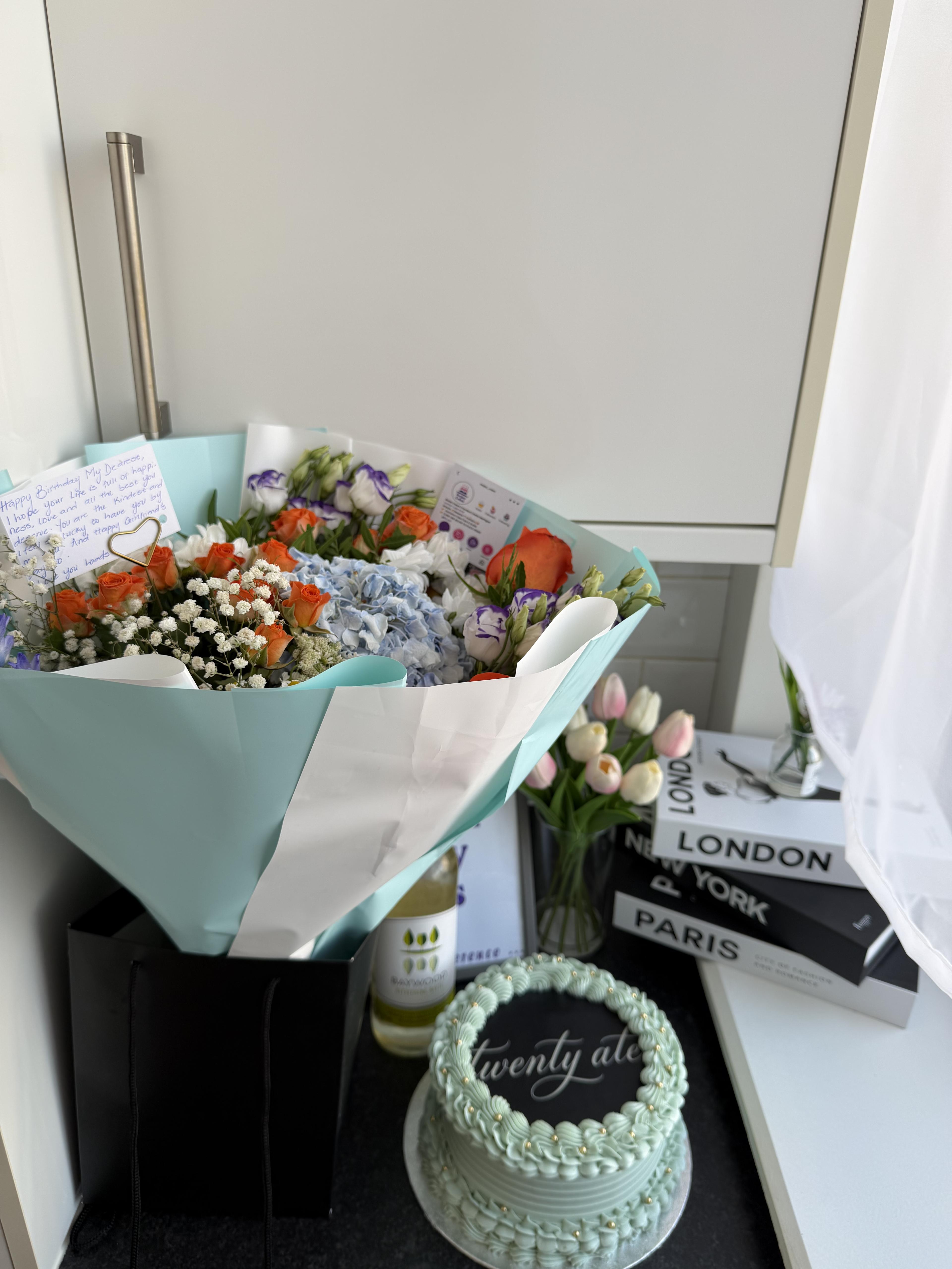 BOUQUET /WINE /CAKE
